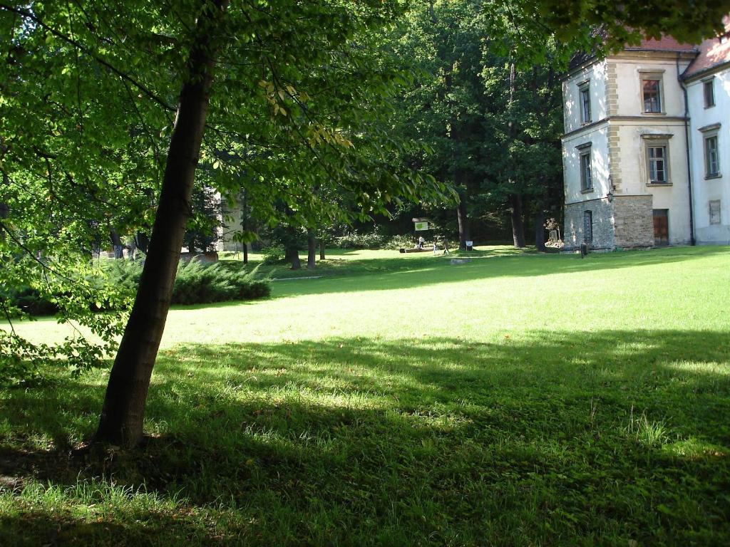 Hotel Monttis Sucha Beskidzka Exterior photo